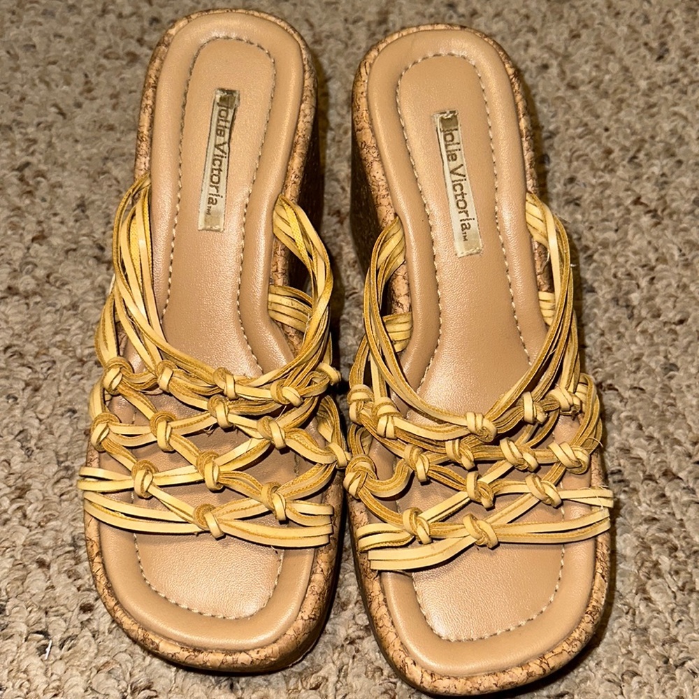 W7 tan wedges
